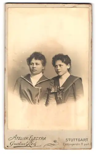 Fotografie Gustav Reh, Stuttgart, Esslingerstrasse 11, Portrait zwei junge Damen in modischen Kleidern