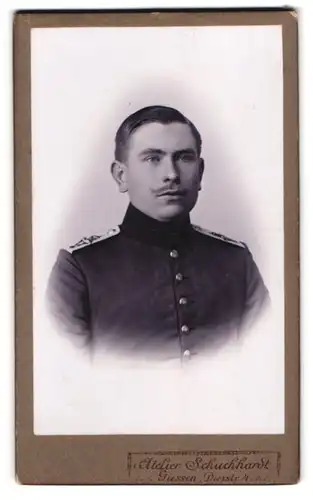 Fotografie Atelier Schuchhardt, Giessen, Diezstrasse 4, Junger Soldat in Uniform