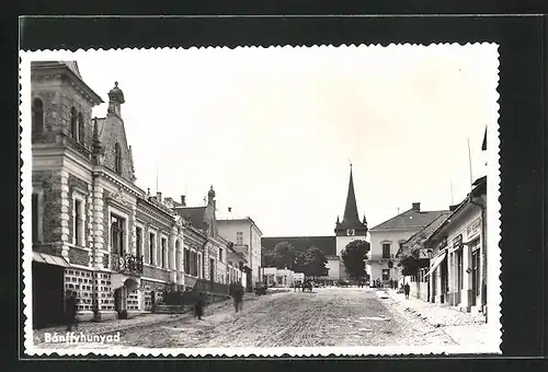 AK Banffyhunyad, Strassenpartiemit Blick auf die Kirche