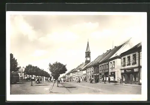 AK Chotebor, Strassenpartie mit Geschäften