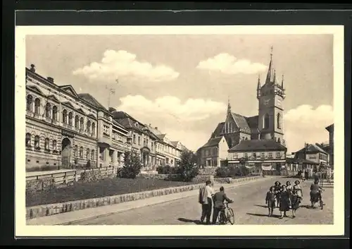 AK Humpolec, Ortspartie mit Strasse und Kirche