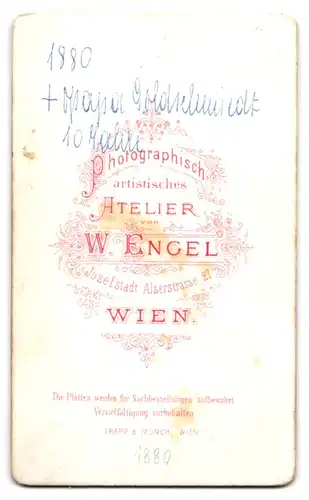 Fotografie W. Engel, Wien, Alserstr. 27, Portrait zwei niedliche Buben in eleganten Anzügen