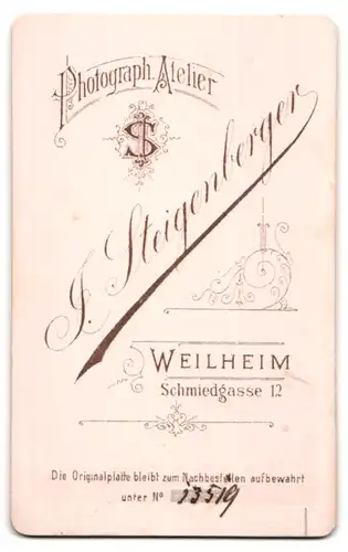 Fotografie J. Steigenberger, Weilheim, Schmiedgasse 12, Portrait süsses kleines Mädchen in Riememschuhen und Kleidchen