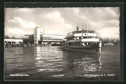 AK Friedrichshafen / Bodensee, Hafenbahnhof mit M.S. Austria