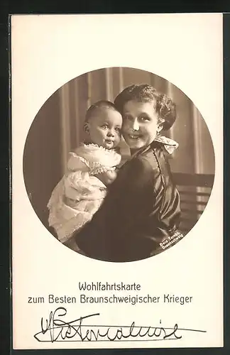 AK Victoria Louise Herzogin von Braunschweig mit Kind auf dem Arm