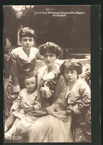 AK Frau Prinzessin Rupprecht von Bayern mit ihren Kindern