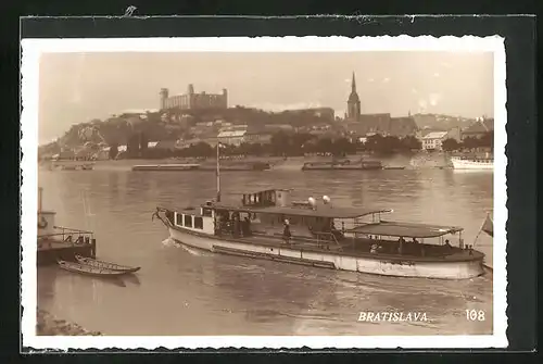 AK Bratislava, Panorama, Dampfer auf der Donau