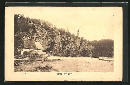 Präge-AK Hrad Zvikov, mit einem kleinen Ruderboot auf dem Fluss unter der Burg