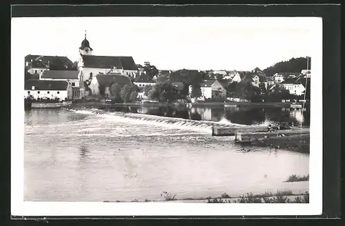 AK Moldautein, Tyn n. lt., am Wasserlauf mit Blick zur Kirche