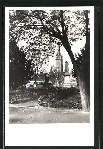 AK Tschaslau / Caslav, Parkanlagen mit Blick zur Kirche