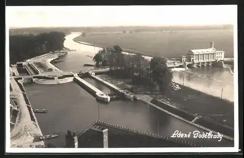 AK Bad Podiebrad / Podebrady, Blick auf die Schleuse vor der Stadt