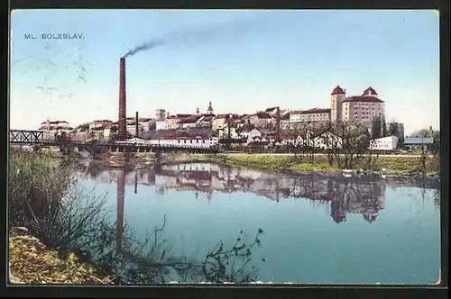 AK Jung Bunzlau / Mlada Boleslav, Partie am Flussufer, Blick zur Brücke