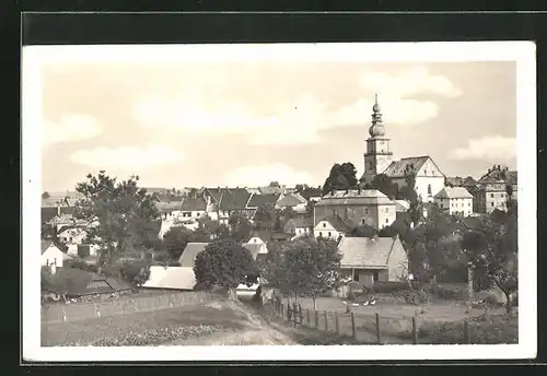 AK Zdar nad Sazavou I, Blick zur Kirche im Ort