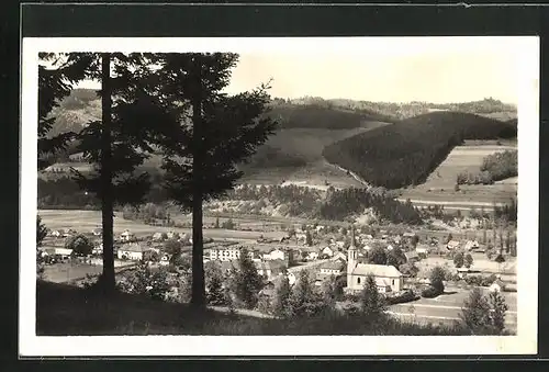 AK Hovezi, Blick ins Tal auf den gesamten Ort