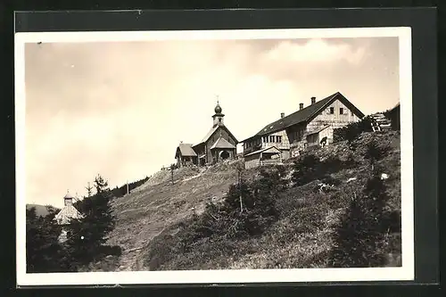 AK Wiesenberg am Heidebrünnel, Blick hinauf zur Kapelle