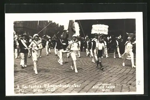 AK Wien, 10. Deutsches Sängerbundesfest 1928, Festzug mit kostümierten Teilnehmern