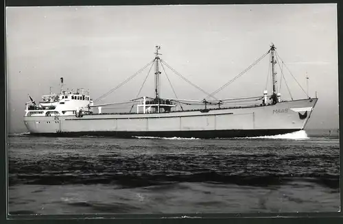 Fotografie Frachtschiff Maas bei voller Fahrt