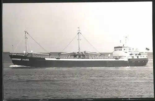 Fotografie Frachtschiff Maas fährt unter deutscher Flagge