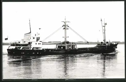 Fotografie Frachtschiff Mare Jada fährt unter deutscher Flagge