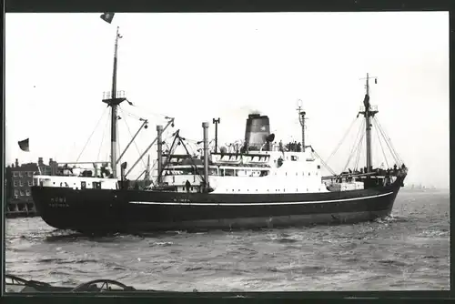 Fotografie Kombischiff Möwe Heimathafen Bremen verlässt einen Hafen