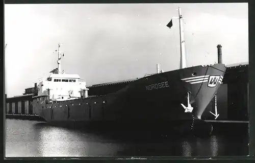 Fotografie Frachtschiff Nordsee am Hafenquai