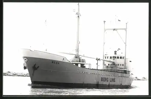 Fotografie Frachtschiff Wega der Berg Line Reederei