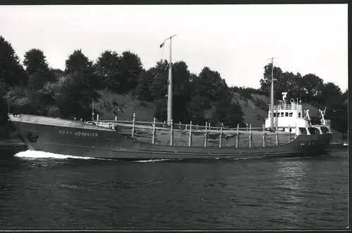 Fotografie Frachtschiff Wera Böhrnsen mit Holz beladen bei Kanaldurchfahrt