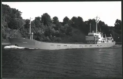 Fotografie Frachtschiff Taifun bei Kanaldurchfahrt