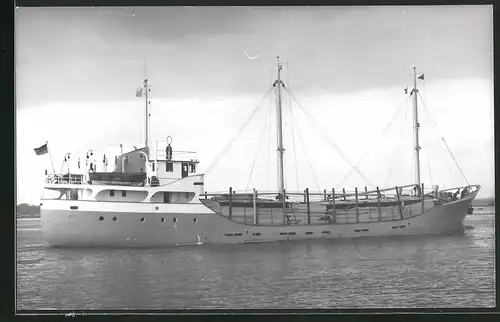Fotografie Frachtschiff Thor voll beladen mit Holz