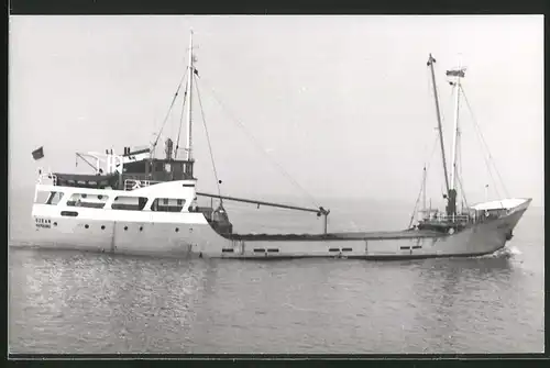 Fotografie Frachtschiff Ozean auf offener See