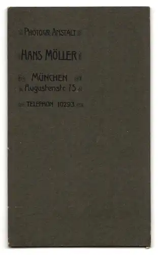 Fotografie Hans Möller, München, Augustenstr. 75, Portrait junger Soldat in Uniform mit Pickelhaube und Rosshaarbusch