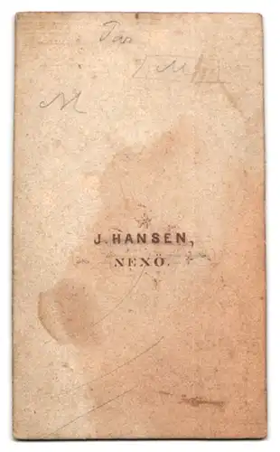 Fotografie J. Hansen, Nexö, Portrait junger Herr in modischer Kleidung