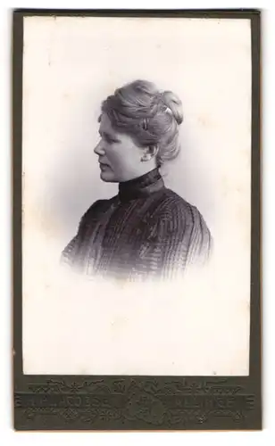 Fotografie H.P. Jacobsen, Allinge, hübsche junge Dame mit elegantem Profil