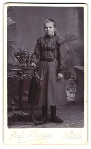 Fotografie J. Hansen, Nexö, junges Mädchen nett lächelnd