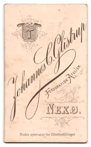 Fotografie J. C. Glistrup, Nexö, Junge in schickem Anzug