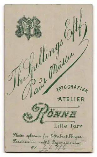 Fotografie Th. Spelling, Rönne, Krystalgade i. Portrait von junger Dame mit zeitgenöss. Frisur