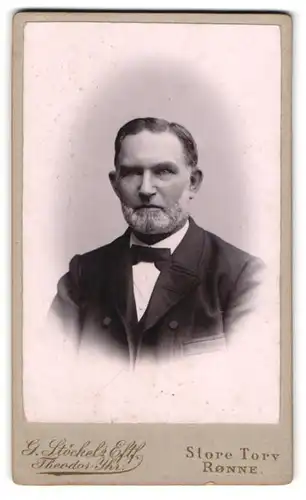 Fotografie Theodor Yhr, Rönne, Storetorv, Portrait von feinem Herr mit Bart