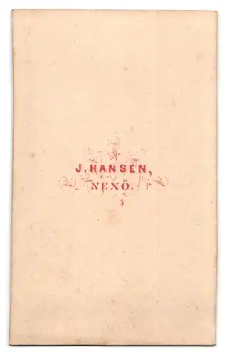 Fotografie J. Hansen, Nexö, Junger Bursche in Sonntagskleidung