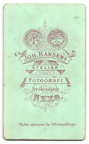 Fotografie Joh. Hansen, Nexö, Portrait von junger Dame mit rundlichem Gesicht