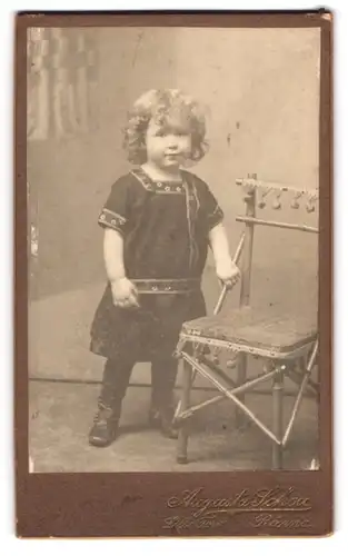 Fotografie Augusta Schou, Rönne, Lille Torv, Portrait kleines Mädchen im modischen Kleid