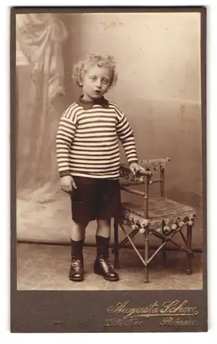 Fotografie Augusta Schou, Rönne, Lille Torv, Portrait kleiner Junge in modischer Kleidung