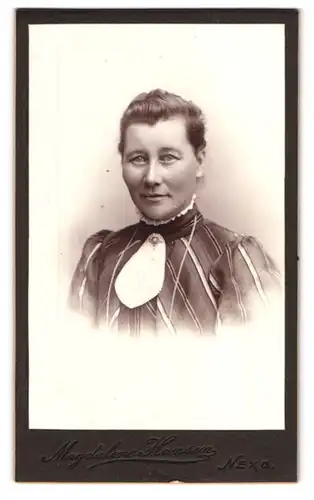 Fotografie Joh. Hansen, Nexö, Ferskesögade, Portrait junge Dame mit hochgestecktem Haar