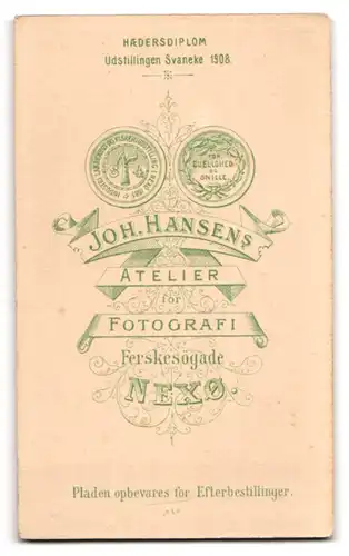 Fotografie Joh. Hansen, Nexö, Ferskesögade, Portrait bürgerliche Dame mit kleinem Mädchen und Kleinkind