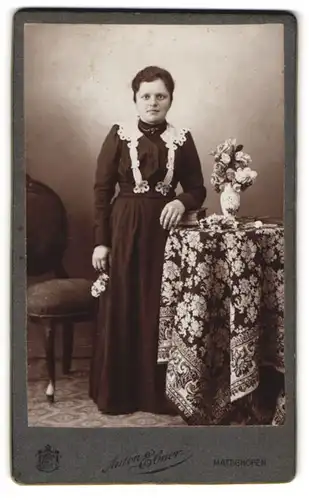 Fotografie Anton Ebner, Mattighofen, Postgasse 117, Portrait junge Dame im Kleid