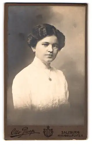 Fotografie Otto Paap, Salzburg, Mirabellplatz 6, Portrait junge Dame mit Hochsteckfrisur