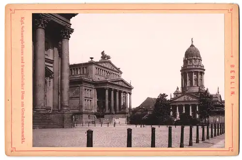 Fotografie unbekannter Fotograf, Ansicht Berlin, Königl. Schauspielhaus und französischer Dom am Gendarmenmarkt