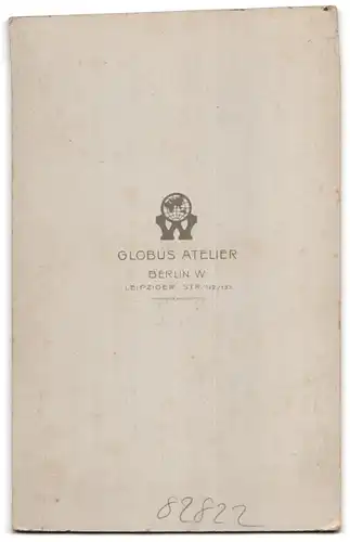 Fotografie Globus Atelier, Berlin, Leipziger Str. 132 /137, Herr mit Fliege