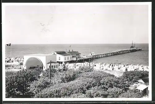 Fotografie unbekannter Fotograf, Ansicht Zinnowitz, Pavillon mit Seebrücke, Torpedoboot am Anleger