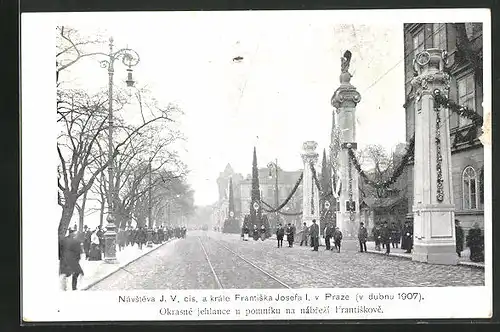 AK Prag / Praha, Navsteva J. V. cis. a krale Frantiska Josefa I. 1907, Okrasne jehlance u pomniku na nabrezi frantiskove