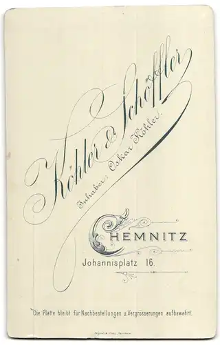 Fotografie Köhler & Schöffler, Chemnitz, Johannisplatz 16, Portrait beleibter Herr im Anzug mit Moustache